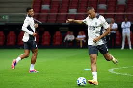 他在中场调 他在中场调